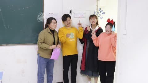 美女家务事 假如老师高度近视，上手工课走错班级都不知道，也太迷糊了！