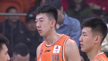 2020 CBA全明星赛 CBA星锐VS大学南北联队 星锐队VS大学生队第一节：王少杰翻身跳投美如画，大学生队首节领先8分