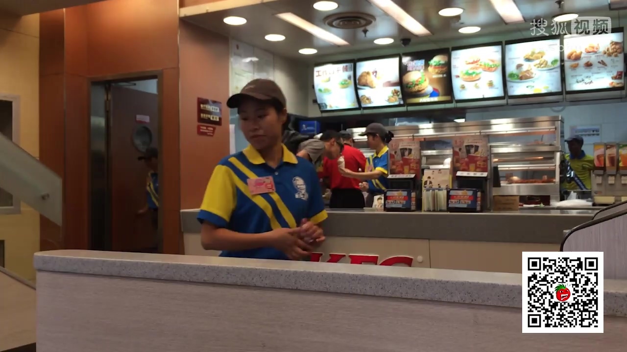 【逗你玩】街头恶作剧 冰激凌上脸