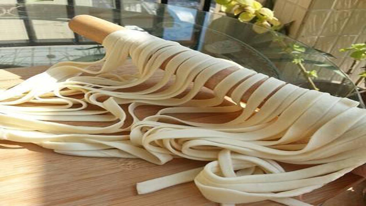 美&middot;食 怀念妈妈做的手擀面的味道，手把手教你做家庭手擀面，健康养胃，厨房小白也能学会