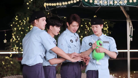 任嘉伦魏大勋快闪演唱会 王嘉尔陈飞宇疯狂抽桌布(下)