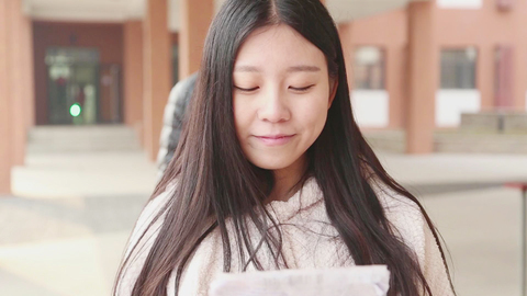 学校里的疯子 《学校里的疯子》第一集 女神岂是你想泡就能泡