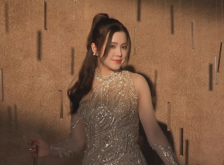 姚焯菲高马尾造型甜美可爱