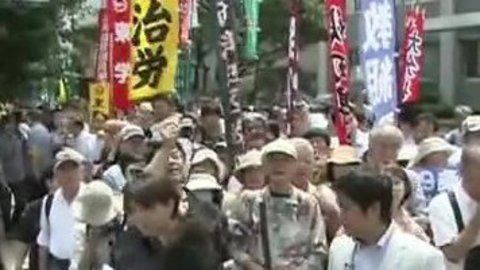 财经夜行线 上万民众围攻首政府