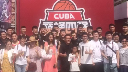 厦门大学战胜中南大学，赛后球员场外合影