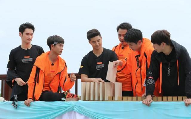 高能少年团 《高能少年团》第3期：王俊凯劈板“胶原力”MAX 挑战手刀极限