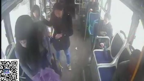 城市直通车 老人公交车上昏厥女孩勇敢施救