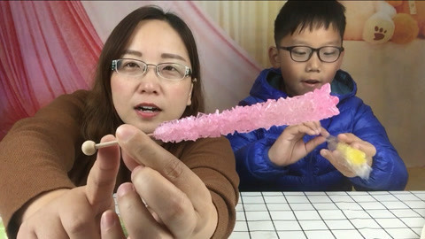 梁小轩和轩妈试吃各种美食 试吃费罗伦水晶糖