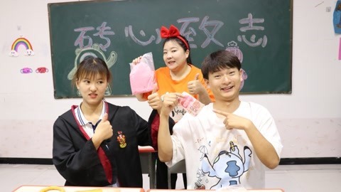 美女家务事 冬冬花100块钱请大家玩粘土，没想钱竟是小晴丢的，这下亏大了
