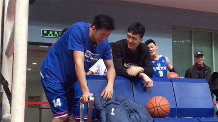 北京大学提前锁定胜局 主将王少杰 张宁场下休息