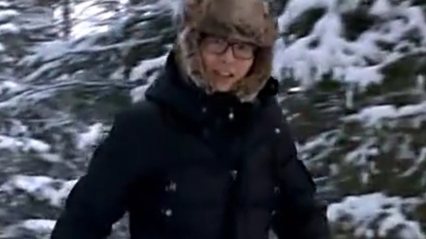 王喜胡夏雪地现身 兄弟离别送礼