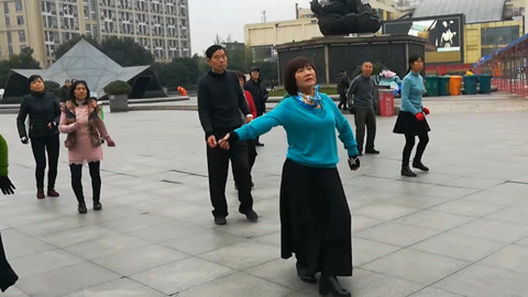 唱罢吹灯 大妈大叔劲爆广场舞《干就完了》这舞跳得太棒了