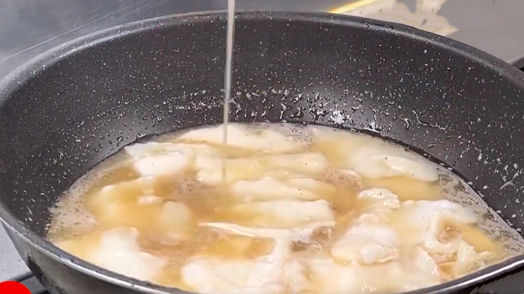 人气美食 糟溜巴沙鱼片 鱼肉不碎有秘诀