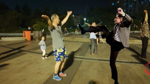 唱罢吹灯 花裤老大爷魔性广场舞