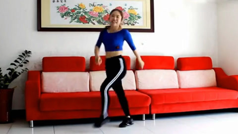 糖豆广场舞精选大众舞蹈 糖豆出品：广场舞《舞王子》美女在家跳健身鬼步舞