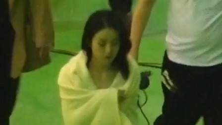 酷的追星日记 赵丽颖复出2个月接5个代言 身材完美恢复秀美腿