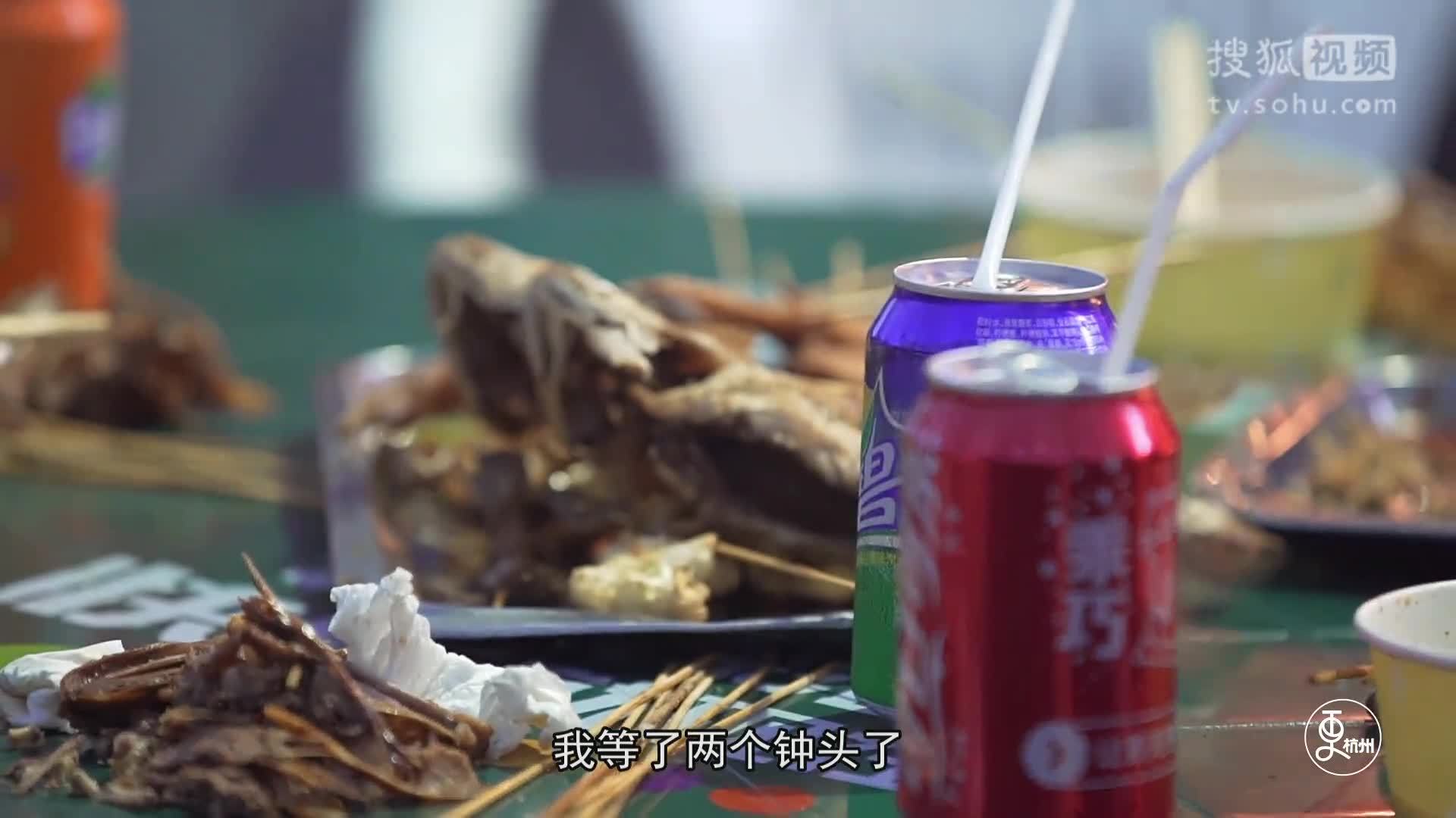 更杭州 胖大姐街边卖臭豆腐，火爆杭州城，明星市长来了都要排队