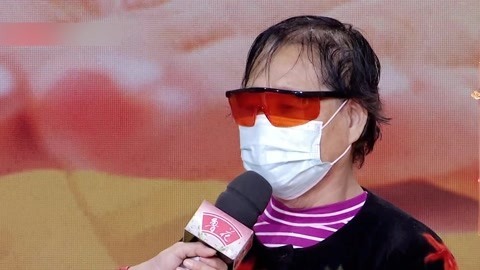 观众现场体验糖尿病并发症 大厨带来三分钟就能做熟的鱼