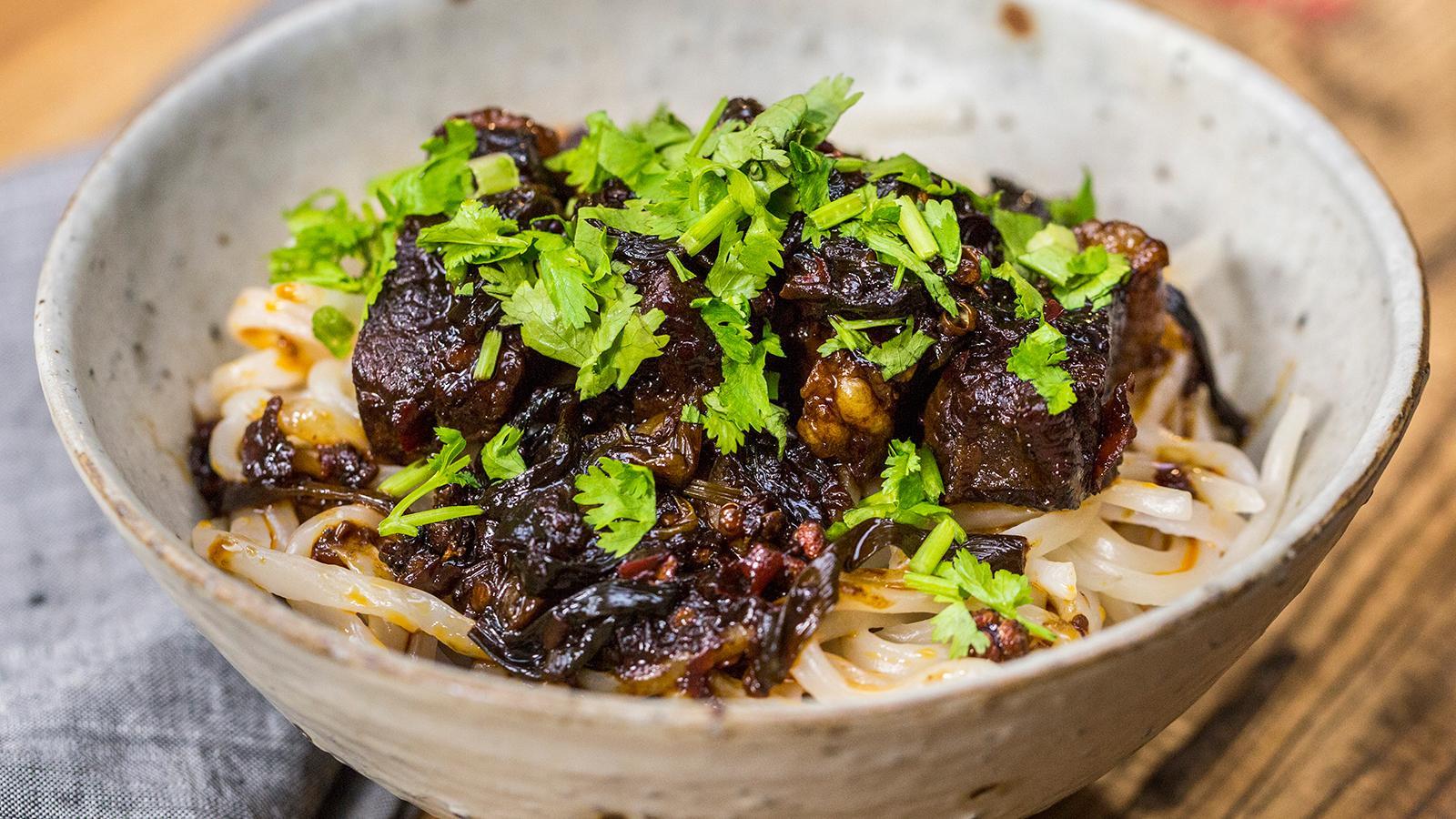 达人厨房 美食台｜红烧牛肉面，张大千的方子好吃又过瘾！