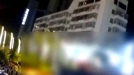@所有人 老人轮椅坏在半道，警民联手暖心救助