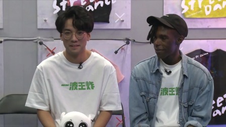 外国舞蹈小哥陪现场“翻译”，玩游戏众人的答案超搞笑