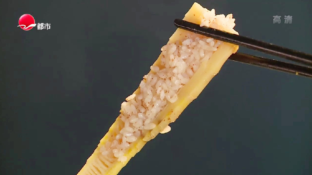 人气美食 糯米竹笋蒸膏蟹 竹笋带皮煮锁水分