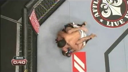UFC无限制格斗 2012 UFC澳门赛比赛集锦 水垣伟弥 VS 霍格兰德