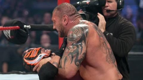 wwe美国职业摔角 经典回顾：SD街头赛巴蒂斯塔血战神秘人雷尔