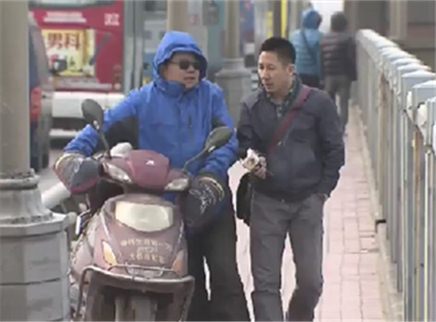 新闻当事人 长江大桥上的守望者