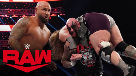 WWE RAW 2019 【RAW 12/16】体型巨大的维京战士上演空中招式，全场观众起立围观