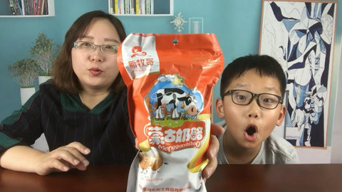 梁小轩和轩妈试吃各种美食 试吃“内蒙古奶酪条”