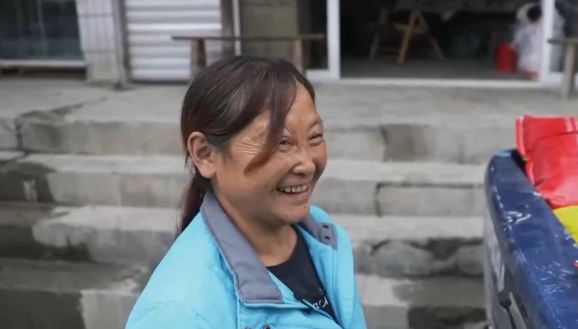 三农群英汇 《三农群英汇》 20201108 舍己养猪为乡亲