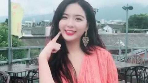 李一檬EMOO 双胞胎美女撩人手势舞
