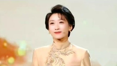 馆长请亮宝 赤峰·红山玉龙