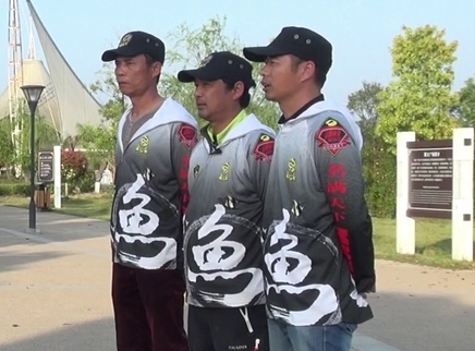 涉钓英雄传 水府“躺底”觅草