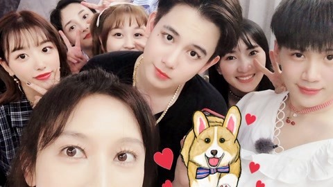 胡先煦喜提精致眼妆 小Hi遇新朋友high到变形