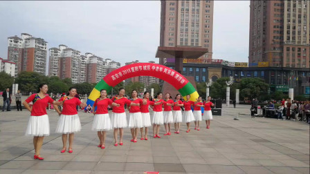 团队演示广场舞《母亲的眼睛》母亲的眼睛温馨向往