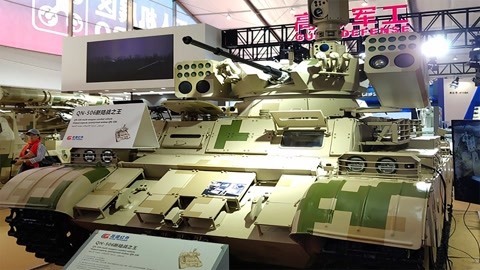 迷彩虎讲堂 中国“陆地巡洋舰”霸气登场配置爆表 机关炮导弹无人机全都有