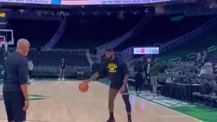 NBA热辣资讯 詹姆斯赛前开始热身训练！球迷：看这架势应该马上就回归比赛了！