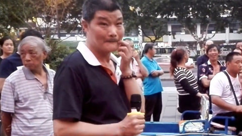 唱罢吹灯 打工大叔唱妈妈我想你感动无数人