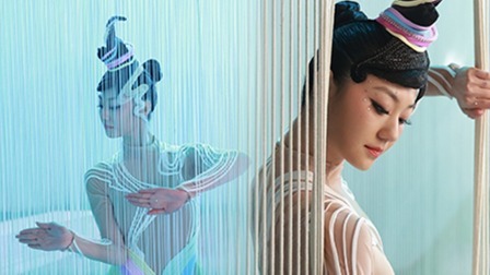 春织美女“缠丝”起舞 西湖版《千手观音》经典再现