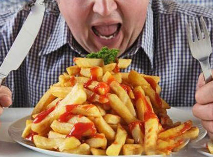 新闻大求真 人的胃有多大？暴饮暴食藏危险