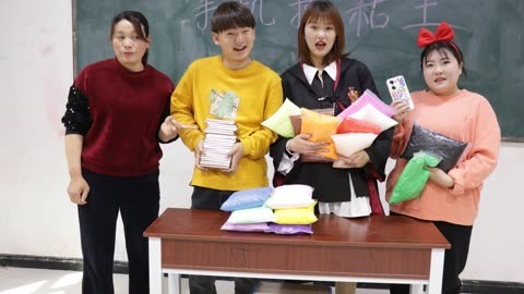 美女家务事 假如手机可以换粘土，冬冬拿来30部手机却被请家长，什么情况？