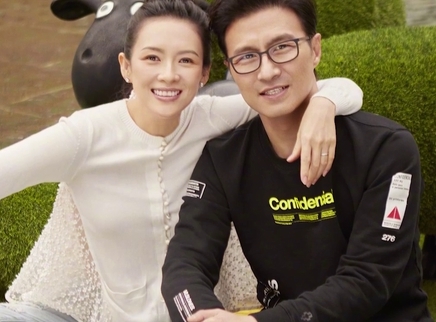 章子怡汪峰饭后挽手散步