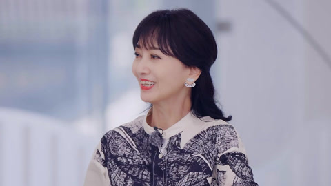 赵雅芝制作特调酒 用诗画感受艺术家的“癫狂”人生