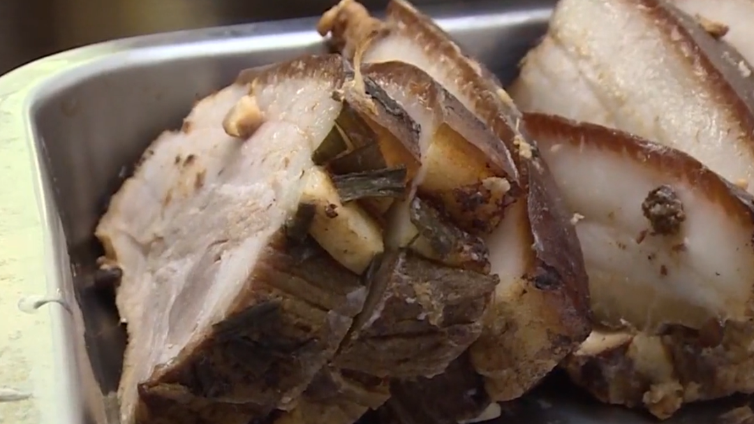人气美食 旅顺路夫妻面馆 招牌焖肉吃到凭运气？