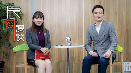 曾借钱借到朋友不敢接电话，如今手握10亿现金