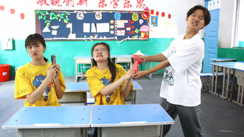美女家务事 男同学抢小晴的无硼砂泥