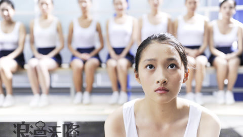 屏行星乐汇 关晓彤也走妖艳路线？满屏都是尴尬