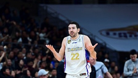 CBA 18/19赛季 辽宁VS天津第二节：罗切斯特超远三分球出手命中，辽宁队43-46落后